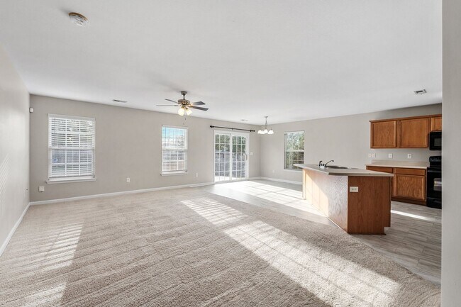 Building Photo - Spacious 4 BR, 2.5 BA, Master BR on Main, Conveniently Located Between Greenville and Spartanburg