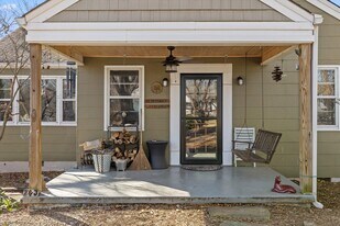 Building Photo - 844 Linden Hall Rd