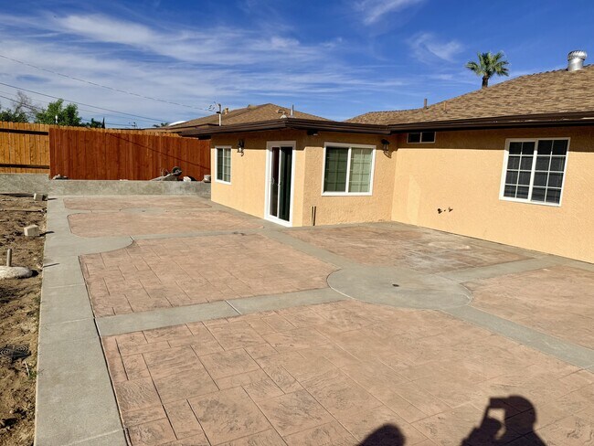 Building Photo - 10079 Hedrick Ave