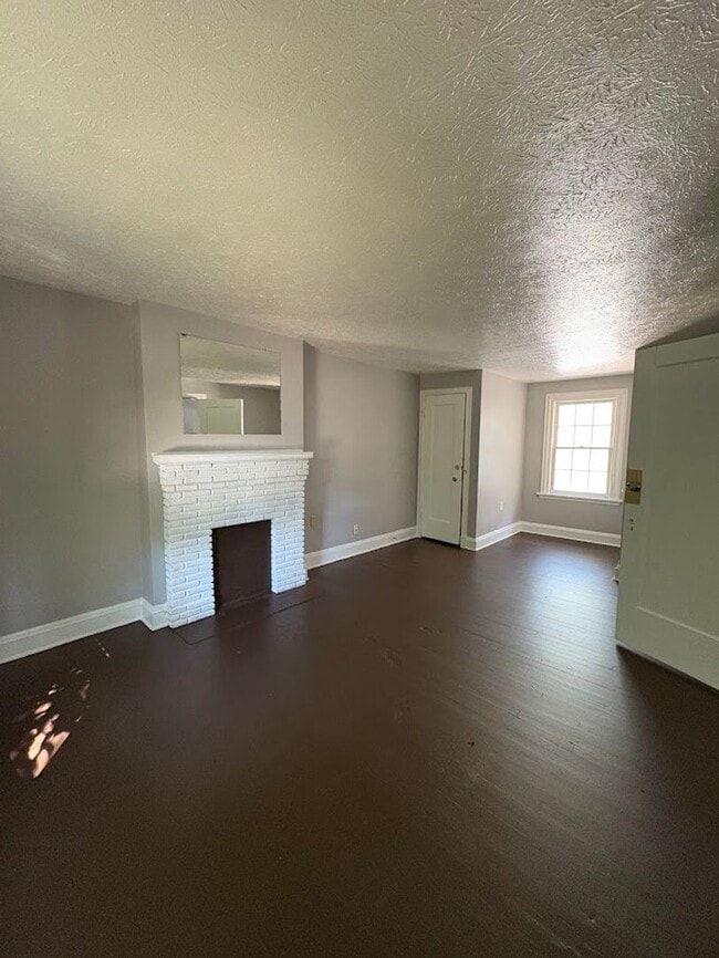 Building Photo - Three bedroom two bathroom home for rent