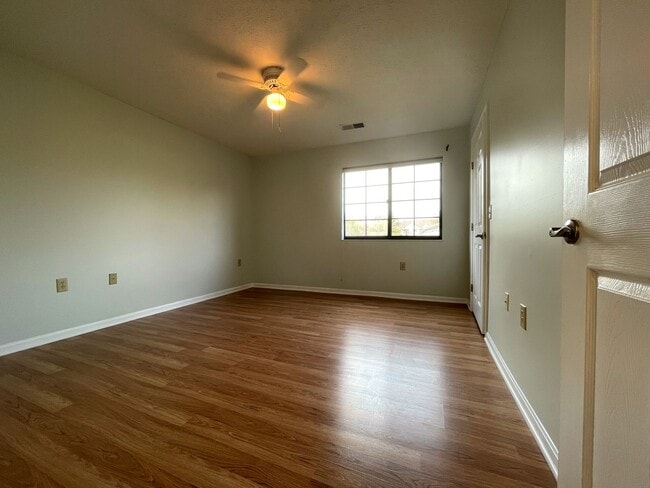 Building Photo - 6775 Meadow Creek Dr