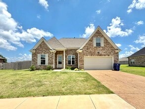 Building Photo - Now Leasing a 5-bedrom 3 bath home in Somerville, TN. Available Now!