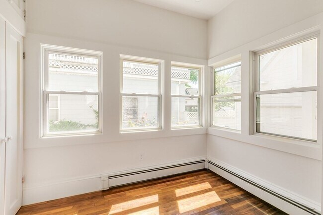 Building Photo - 14 Evergreen Ave