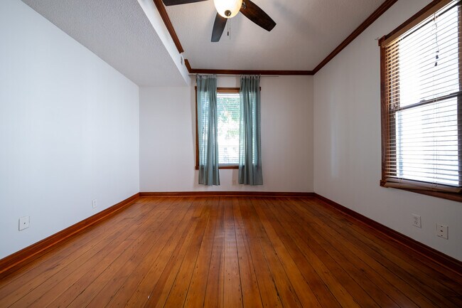 Building Photo - 1417 6th St NE