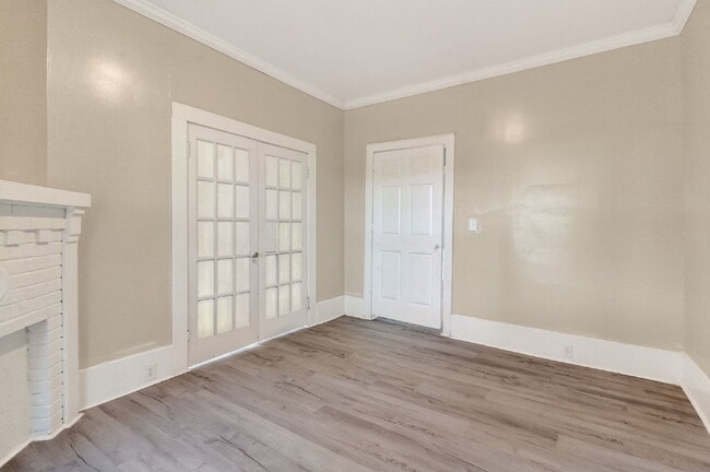 Building Photo - 409 Meadow Rd