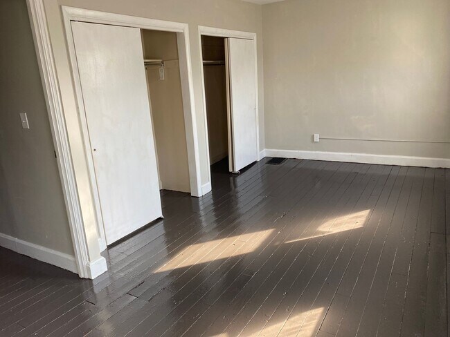 Building Photo - 351 W North St