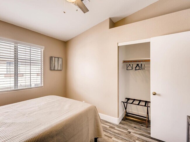 Building Photo - **SHORT TERM GATED LUXURY RENTAL** 3BDRM *2.5 BATH* 2 CAR GARAGE