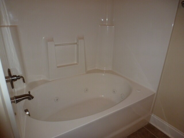 Building Photo - 210 Fountainhead Ln