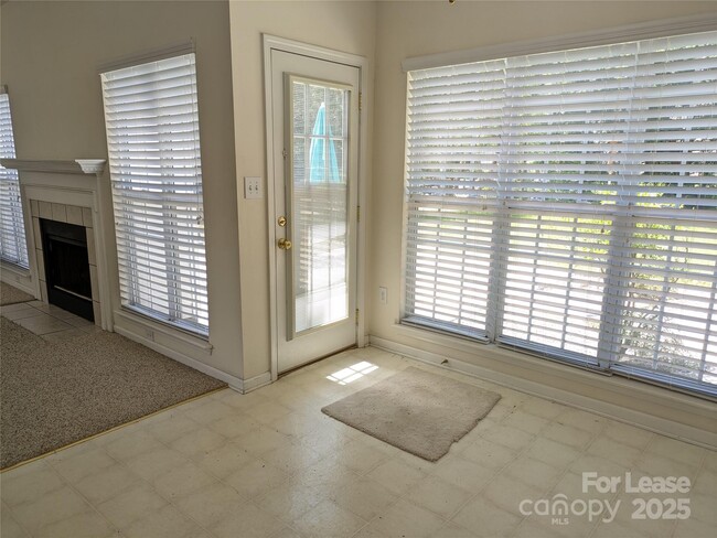 Building Photo - 187 Chandeleur Dr