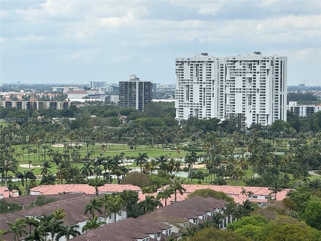 Building Photo - 3500 Mystic Pointe Dr