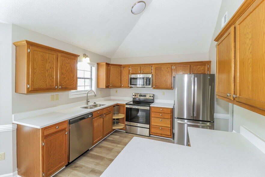 Building Photo - 8607 Sunnyvale St N