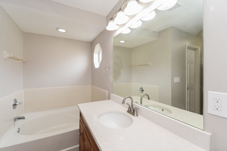 Building Photo - 11090 Stanley Steamer Ln