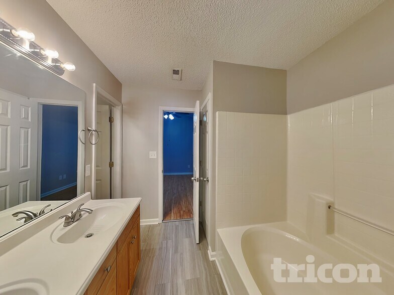 Building Photo - 332 Glenridge Ct