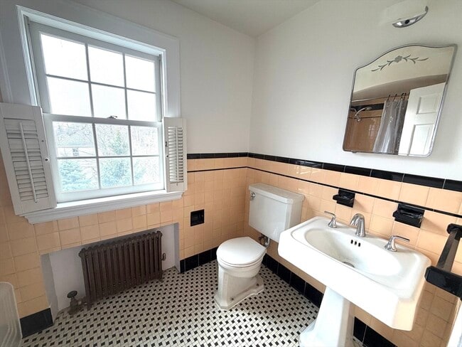 Building Photo - 15 Glenburn Rd