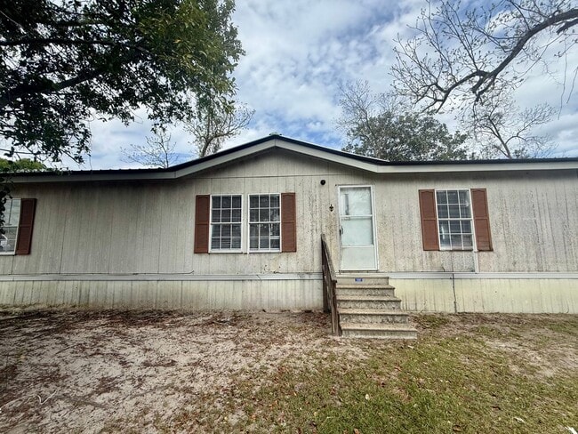 Building Photo - 3 Bed 2 Bath Mobile Home Under Renovations
