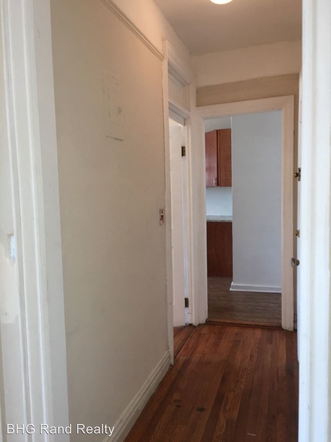 Building Photo - 1 br, 1 bath Apartment - 1441 Parker St