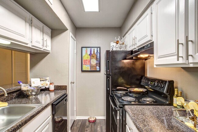 Building Photo - 1 Month FREE! 1-Bed is Waiting!