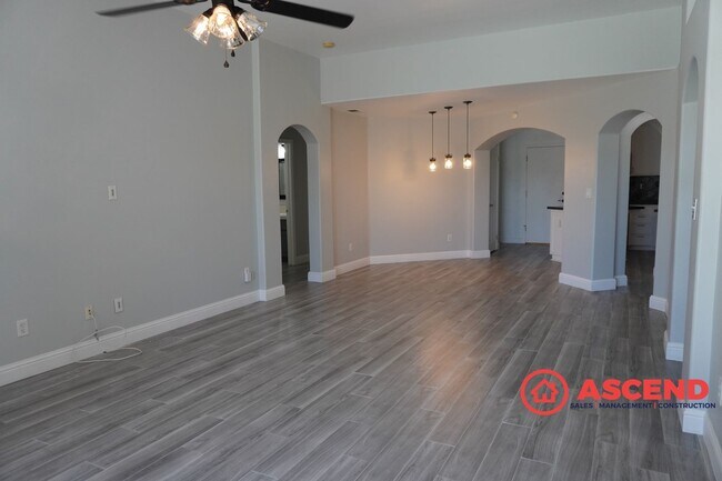 Building Photo - Gorgeous home located in the Northeast!