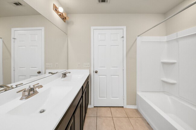 Building Photo - 2710 Lapwing Dr.