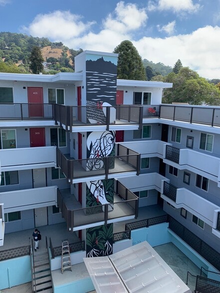 Building Photo - Piedmont Palace