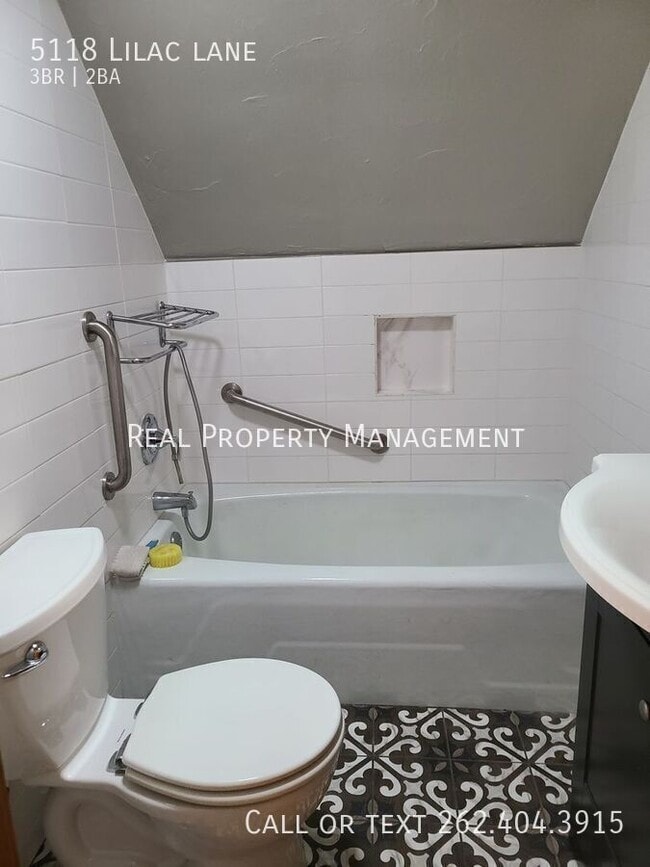 Building Photo - 5118 Lilac Ln