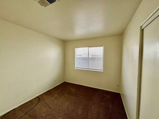 Building Photo - Charming single-story home