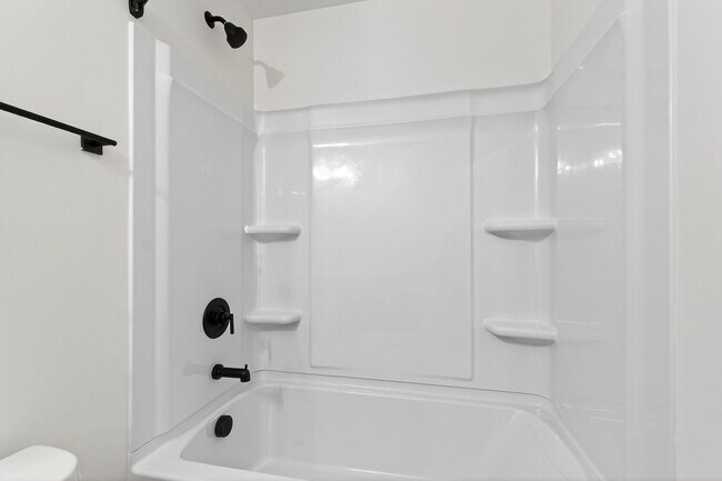 Building Photo - Modern and Charming 3-Bedroom Cul-de-Sac Home in Clayton!