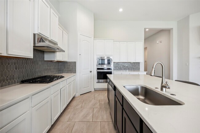 Building Photo - 24023 Lake Molveno Dr