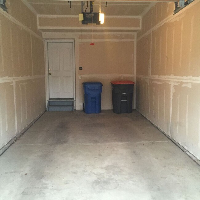 Building Photo - Spacious Townhouse Available in Lafayette