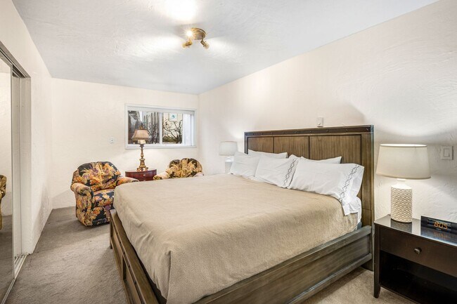 Building Photo - Downtown Anchorage Two Bedroom Two Bath (102)