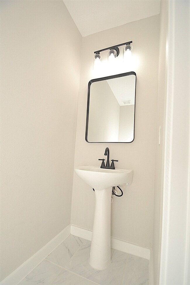 Building Photo - 631 Aweigh Dr