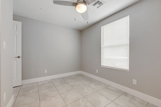 Building Photo - 2318 N Bassler St