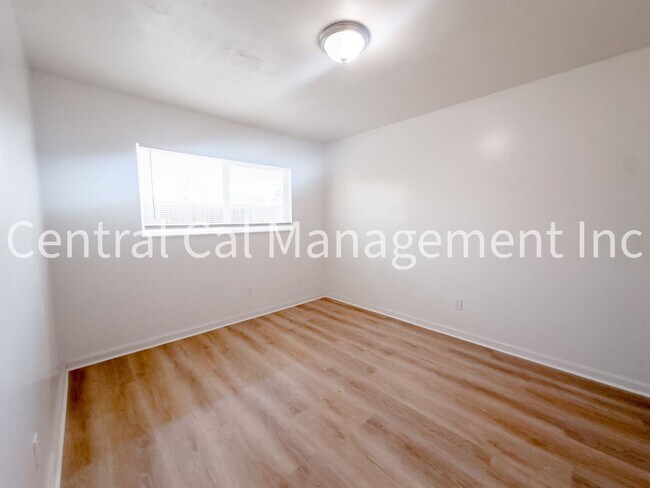 Building Photo - 611 Wilson Ave