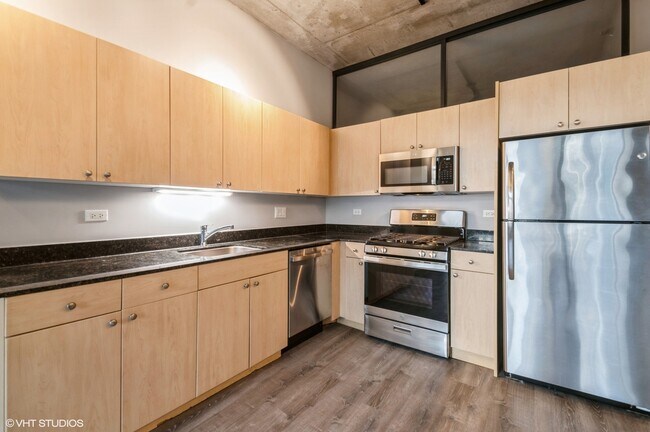 Building Photo - 235 W Van Buren St