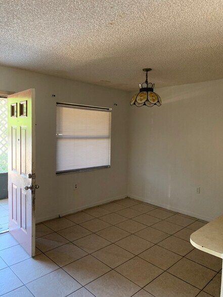 Building Photo - 916 Buccaneer Dr