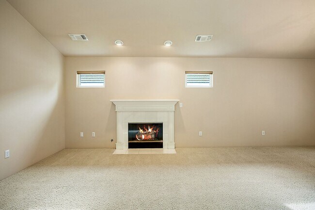 Building Photo - Alder Creek Estates Home available**Gated Community**Minutes from Rogue Regional Medical Center o...