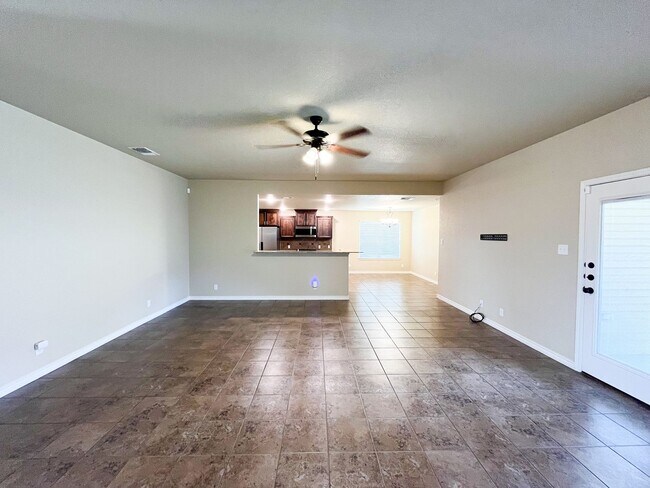 Building Photo - Available 7/11/2025 Beautiful 1 story, 5 b...