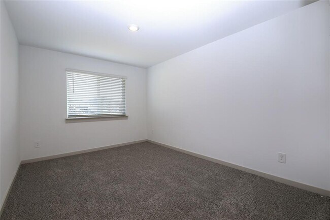 Building Photo - 1702 Windway Ct