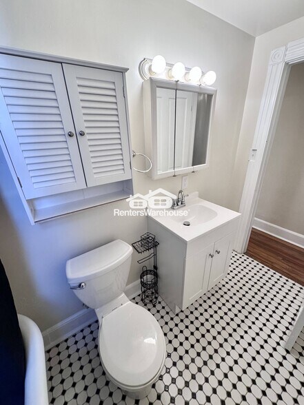 Building Photo - 1802 Gough St