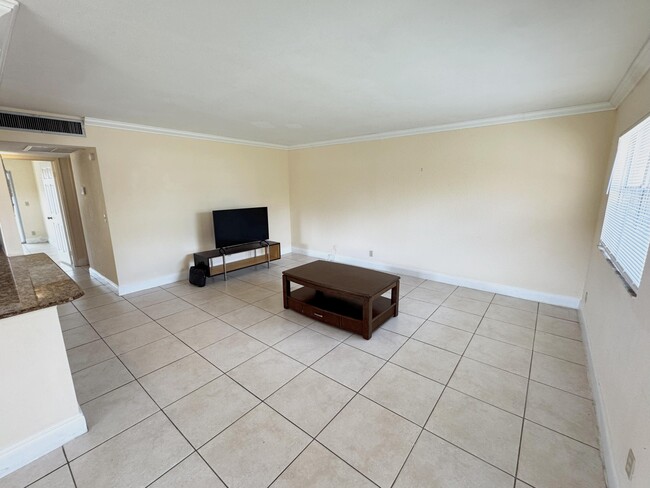 Building Photo - 301 Seville Dr