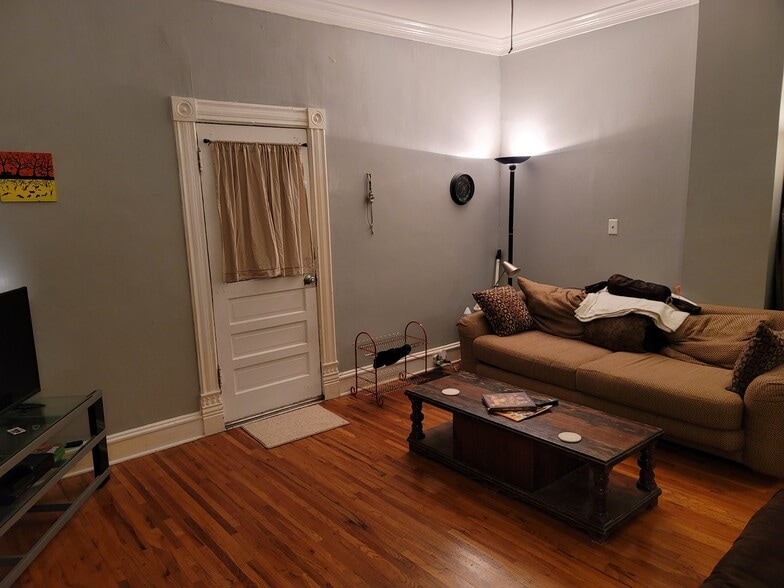 Living room - 628 Clark Ave