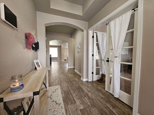 Building Photo - 3 Bed 3 bath house in The Glen At Widefield!