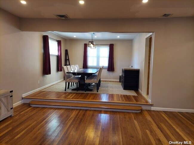 Building Photo - 4647 Merrick Rd