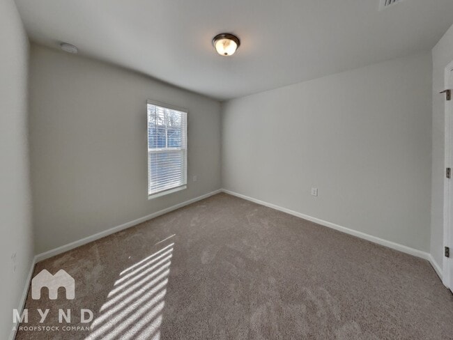 Building Photo - 807 McKenzie Pk Ter