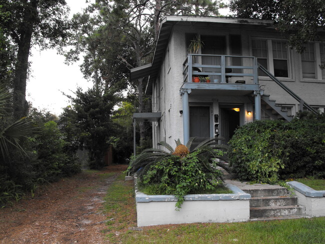 Building Photo - 1718 Pine Grove Ave