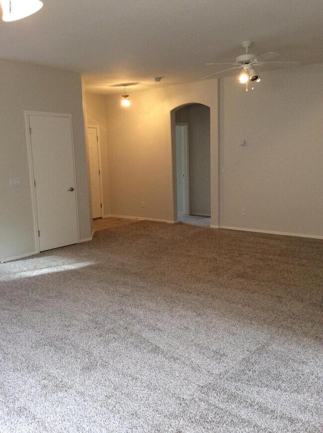 Building Photo - 44812 Paraiso Ln