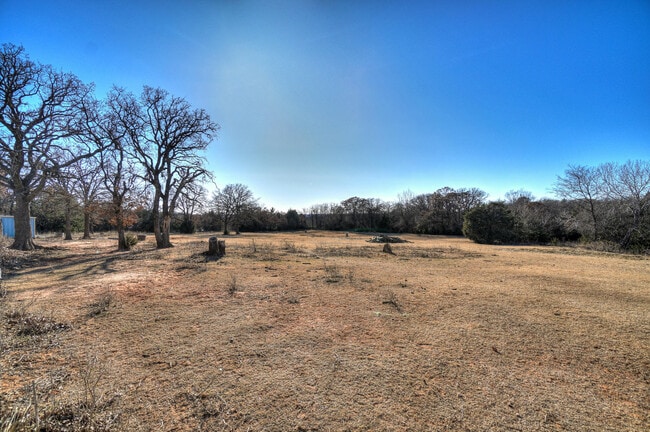 Building Photo - Beautiful 2 bed Ranch style home on 5 acres!