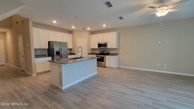 Building Photo - 12880 Josslyn Ln