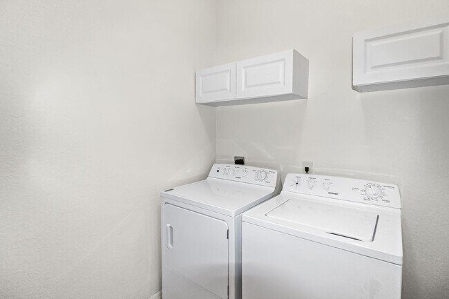 Building Photo - Triano Seasonal Condo for Rent