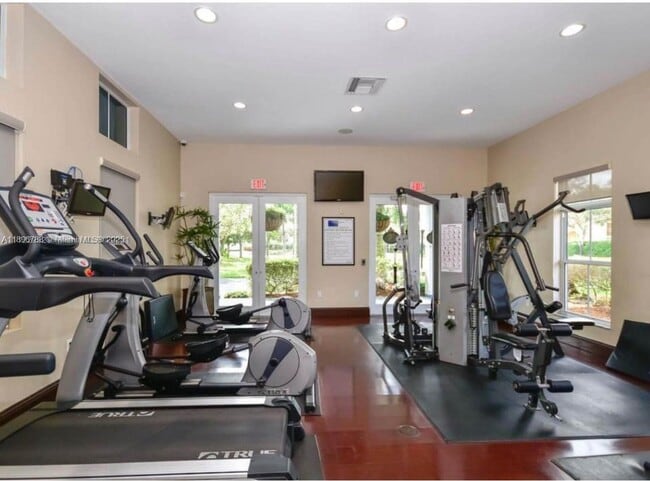 Building Photo - 1064 NE 41st Ave